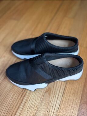 Sorel Kinetic Lite Slip-On Sneakers Black White Women’s Size 7 EU 38